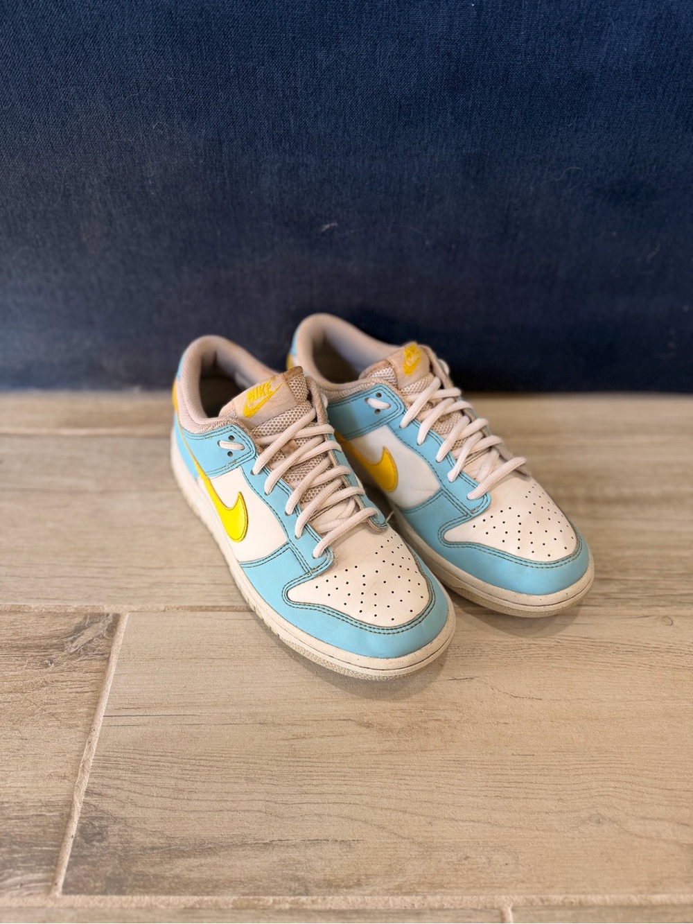 Nike Kids Low-Top Sneakers in Light Blue, Yellow and Cream